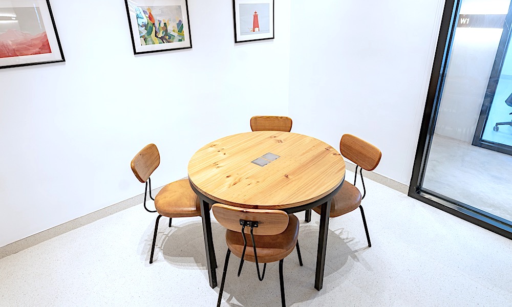 4pax Meeting Room image